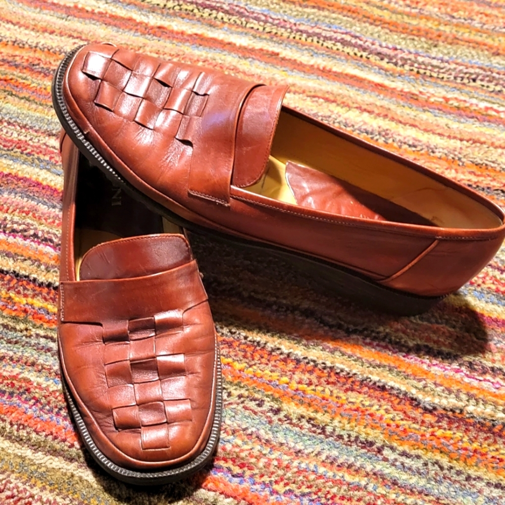 Rangoni leather flats. Excellent condition. Top weave. Quality shoe